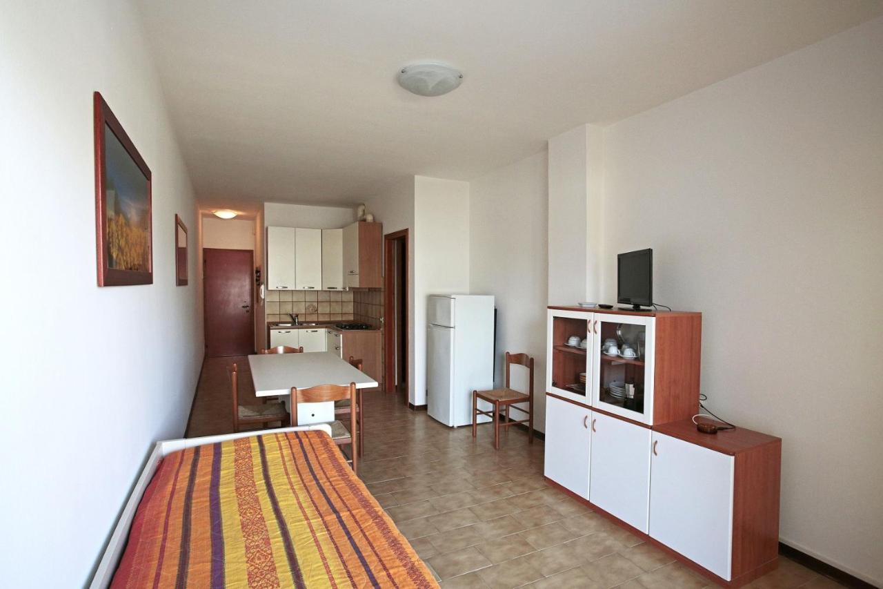 Panfilo Apartment Каорле Екстериор снимка