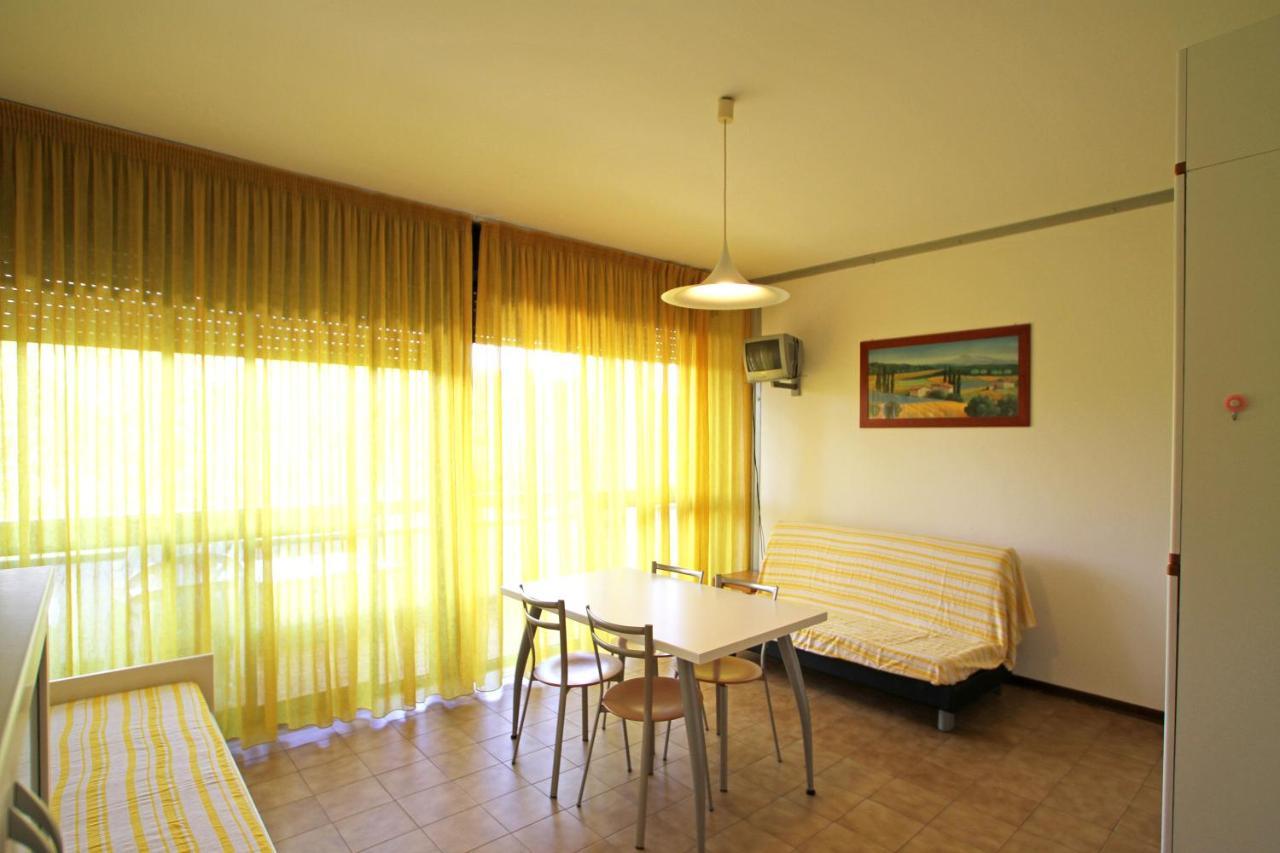 Panfilo Apartment Каорле Екстериор снимка
