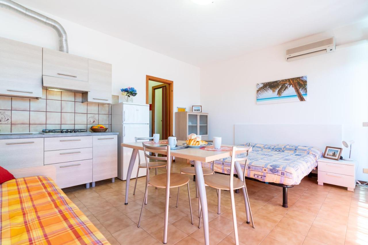 Panfilo Apartment Каорле Екстериор снимка