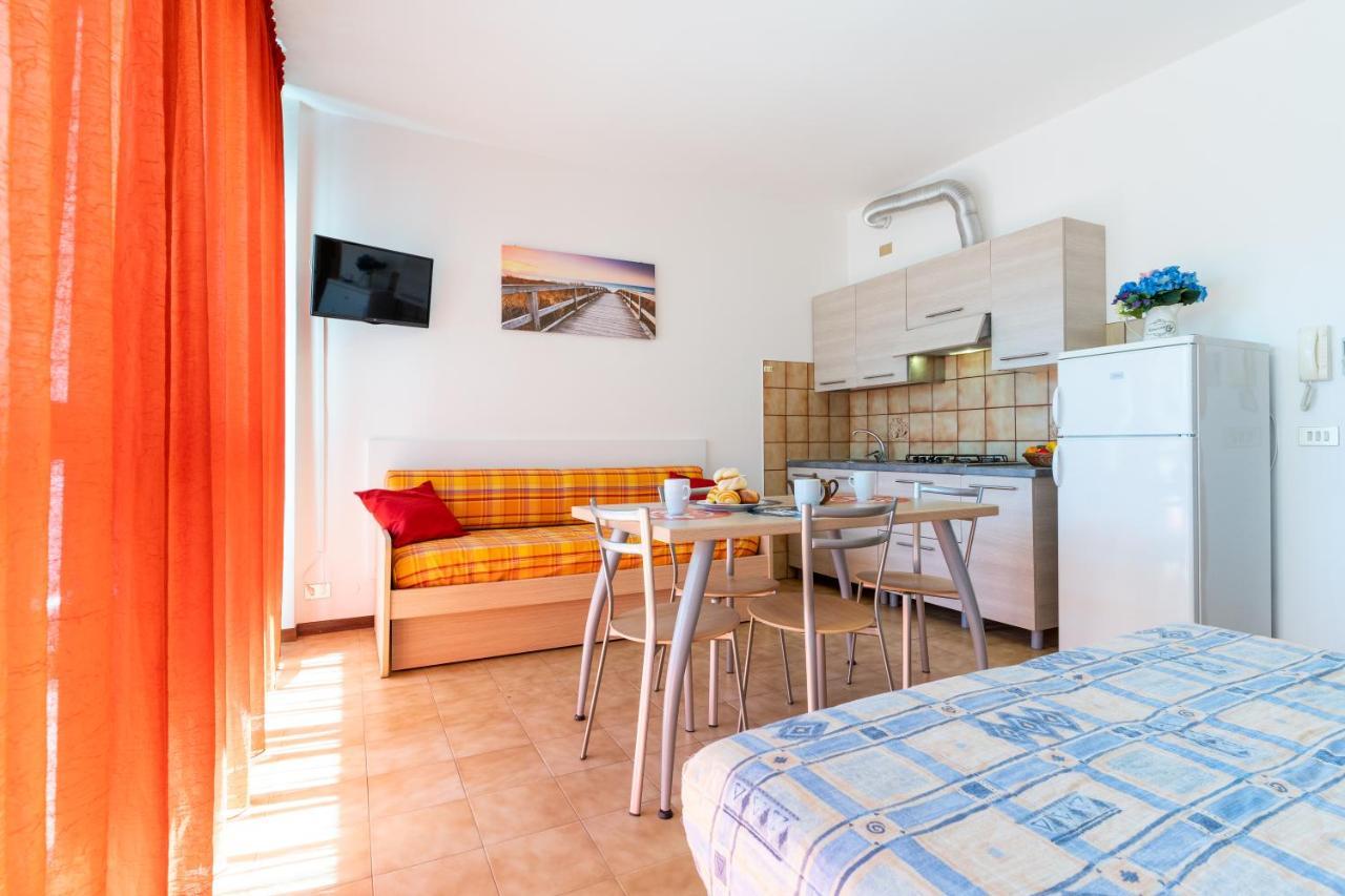 Panfilo Apartment Каорле Екстериор снимка