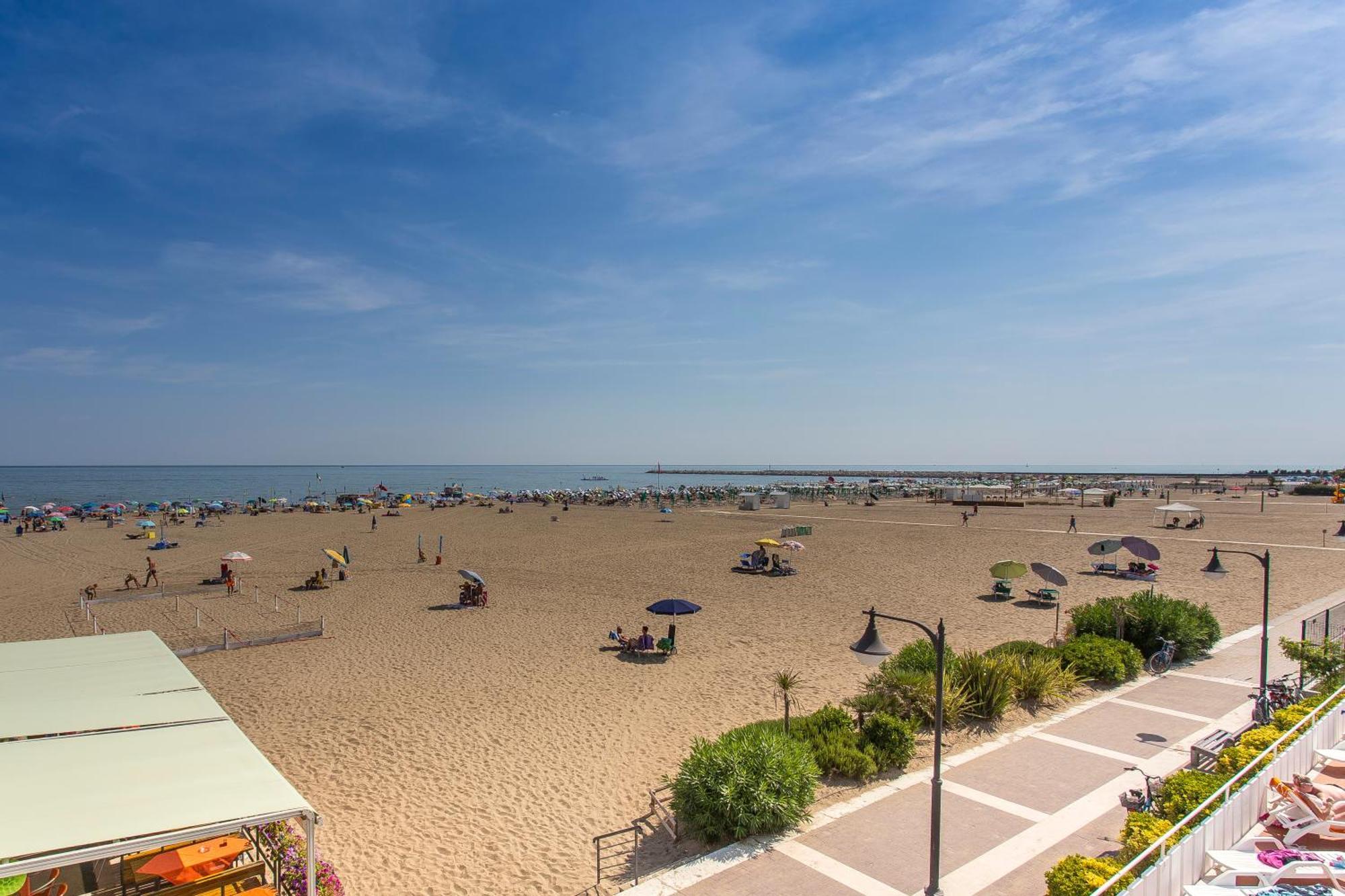 Panfilo Apartment Каорле Екстериор снимка